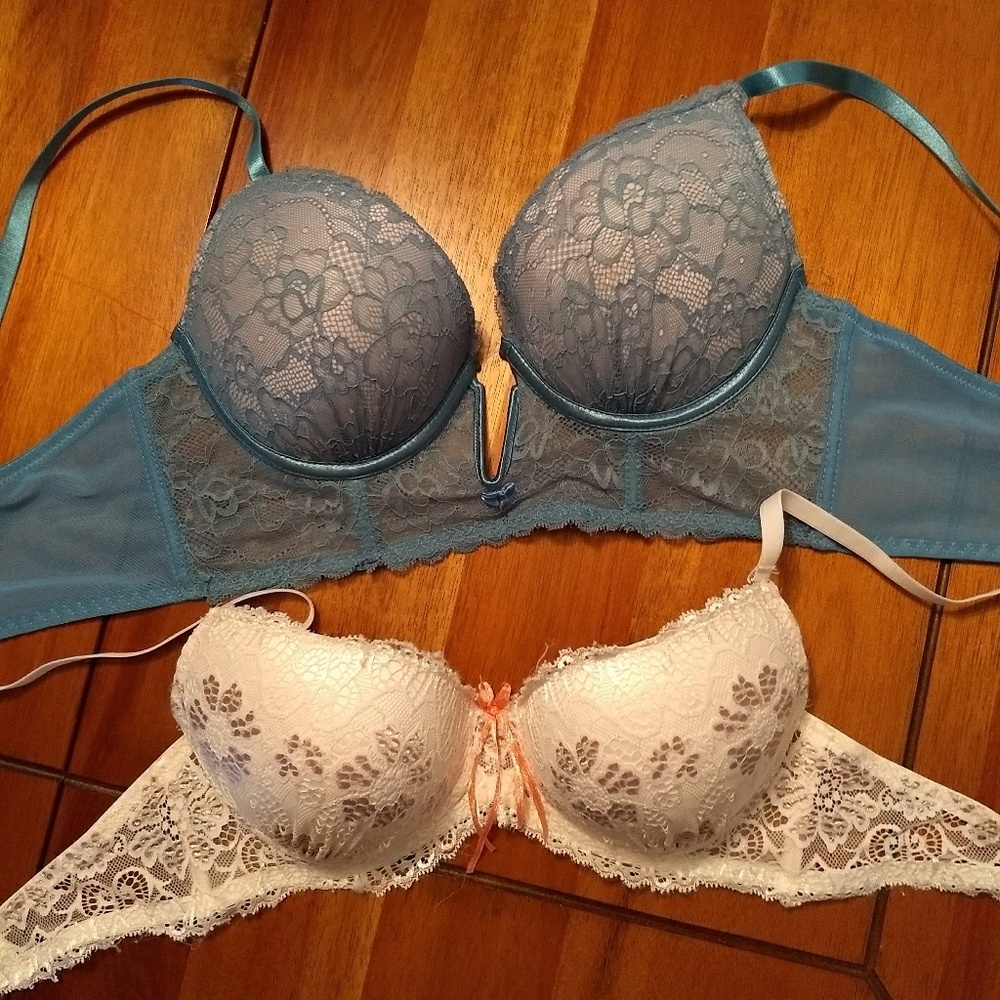 2 padded lacy bras, great condition!